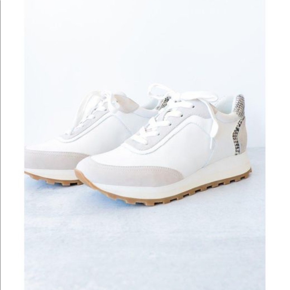 VERONICA BEARD Hartley Sneaker